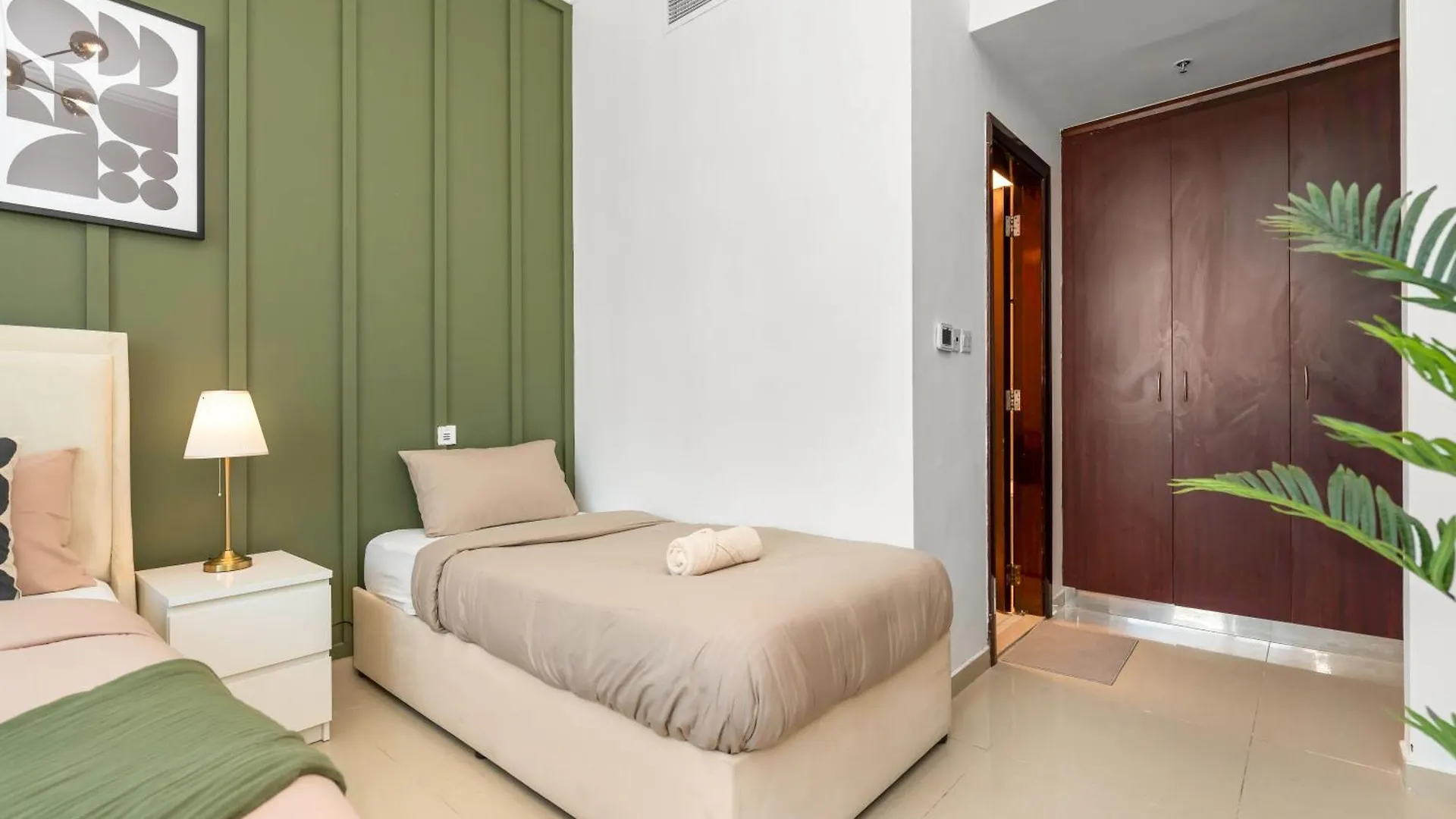 Spacious High Floor Apartment Dubai Marina