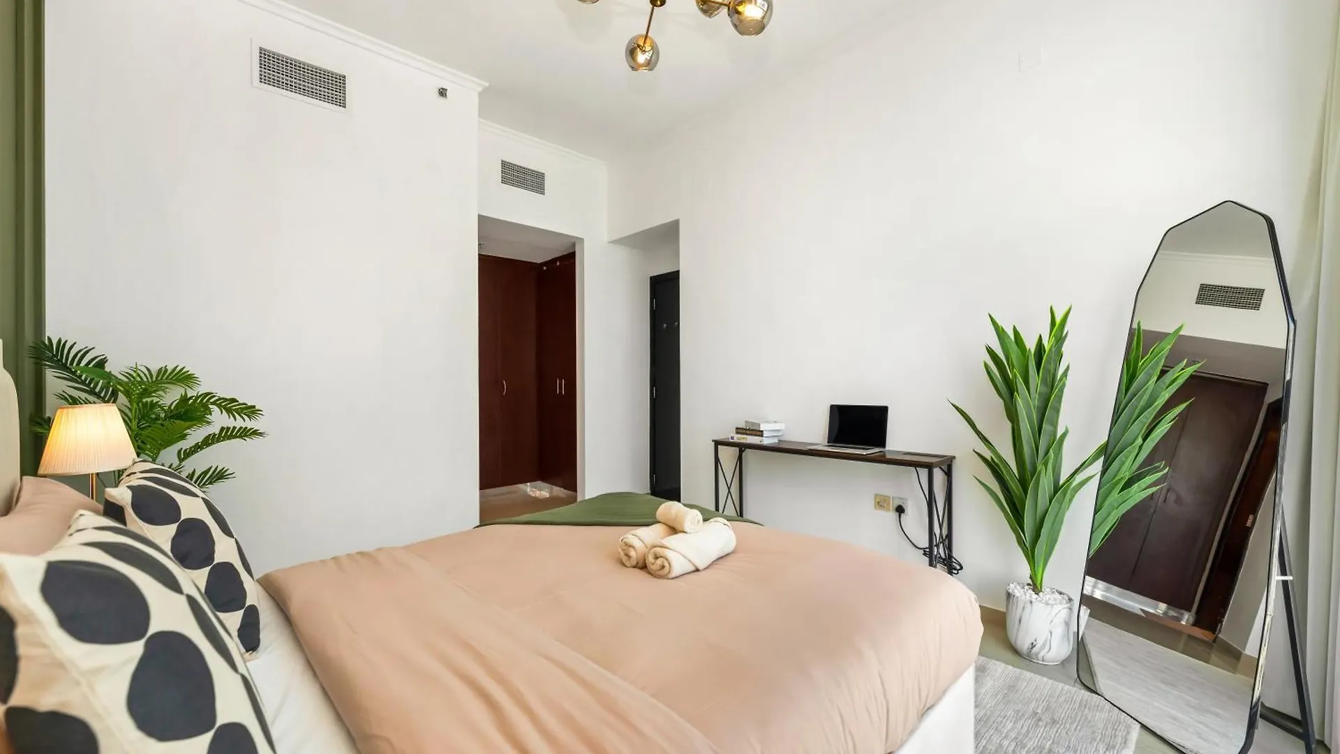 Spacious High Floor Apartment Dubai Marina