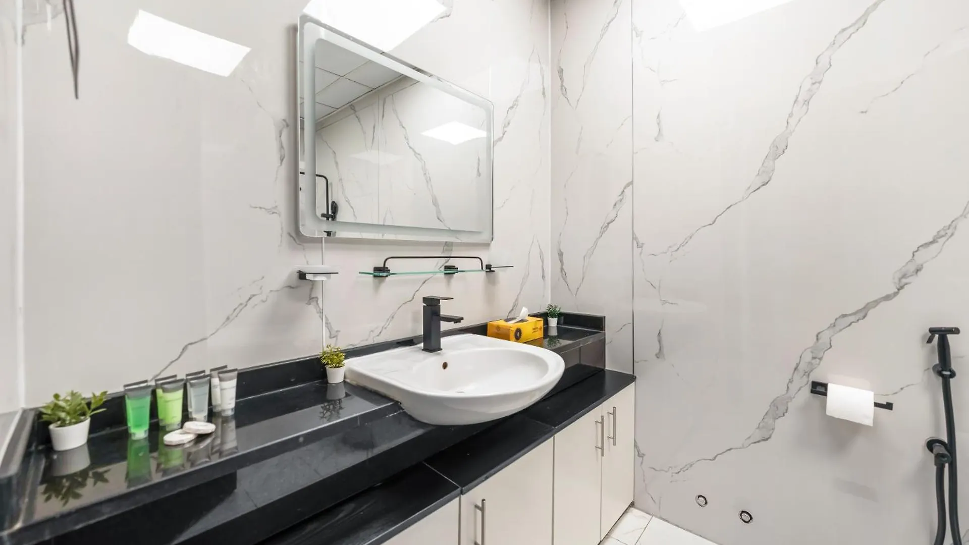 Spacious High Floor Apartment Dubai Marina