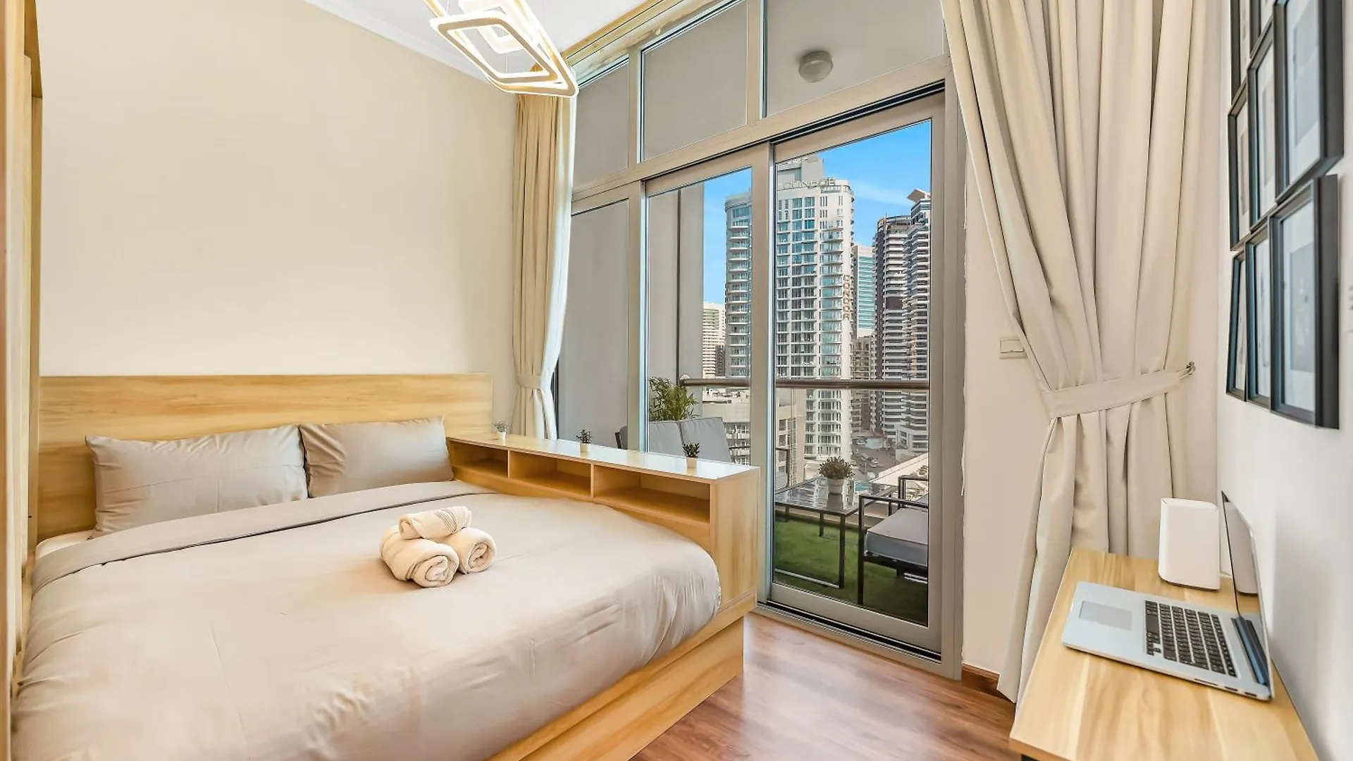Spacious High Floor Apartment Dubai Marina